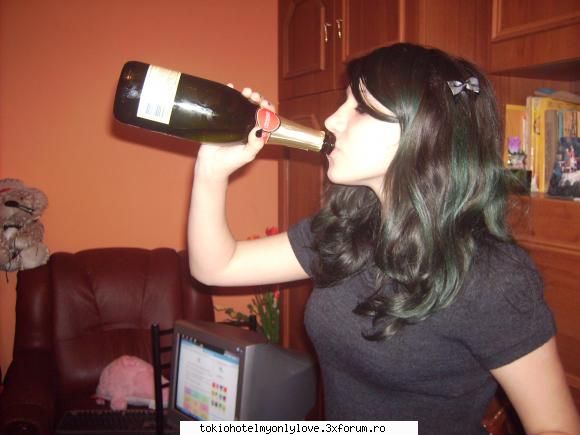 ich bin... zz eram revelion ...   abea mai stapaneam ... shi sampania bff    ...