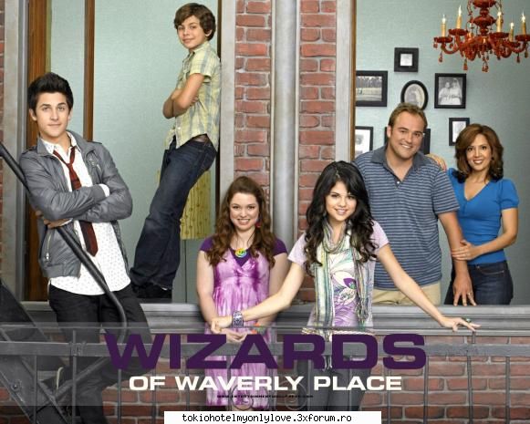 magicienii din waverly place este un serial difuzat pe disney channel, al premiilor emmy. serialul a